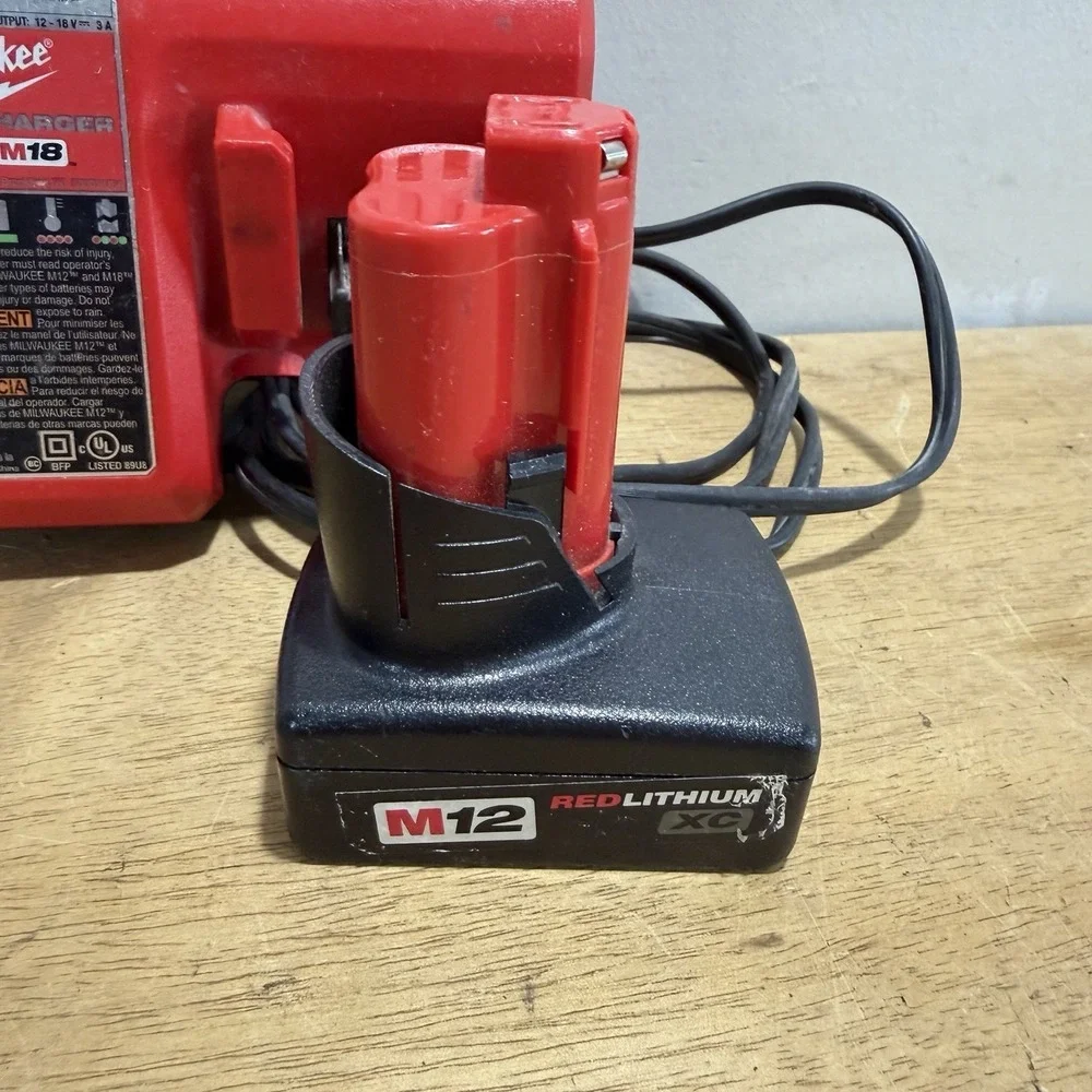 Milwaukee 48-59-1812 M18 & M12 Multi-Volt Battery Charger & M12 Bat (48-59-1812)